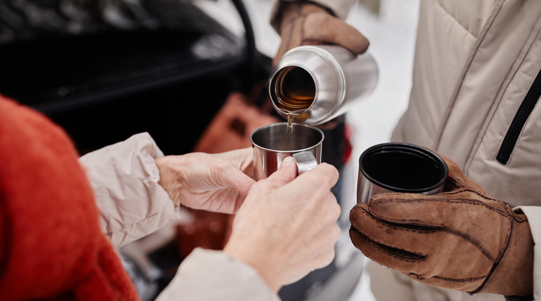 Por qué tomar café caliente en temporada de frío se siente tan bien
